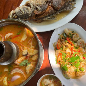 Gia Đình Có 2 Lầu Nhỏ Gọn Cần Chị Giúp Việc