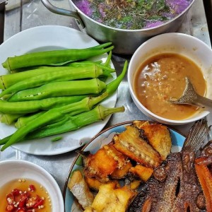 Cần tuyển gấp chị giúp việc nhà bao ăn ở tại Q7: 0978609760 ( có zalo)