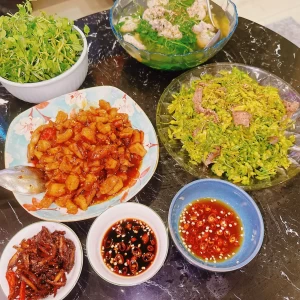 Gia Đình Bận Rộn Việc Cần Chị Đến Giúp Việc Nhà