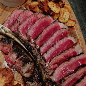 Cần người phụ quán Beefsteak các chi nhánh Sài Gòn