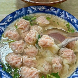 Em thích một chị hiền lành chịu khó tới giúp việc cho gia đình