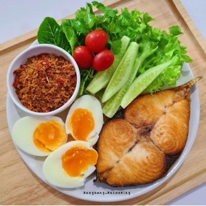 Em cần tuyển chị nấu ăn cho 8 công nhân may tại Bình Tân : 0978609760 ( có zalo)