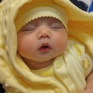 Tìm chị chăm bé nhỏ nhận tết có thể ở lại được với gia đình