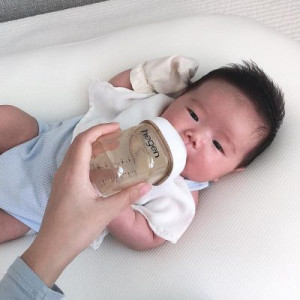 Vì Bận Rộn Kinh Doanh Nên Cần Chị Đến Hỗ Trợ Chăm Bé