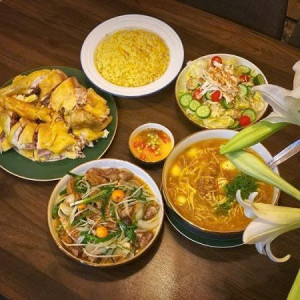 Gia Đình Vợ Chồng Hiện Tìm Chị Nội Trợ