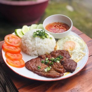 Tuyển gấp chị phụ quán bún : 0978609760 ( có zalo)