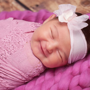 TUYỂN CHỊ CHĂM EM BÉ SƠ SINH ĂN Ở LẠI TẠI TÂN BÌNH