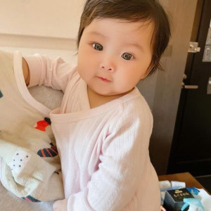 Cần Chị Chăm Sóc Bé Gái Có Kinh Nghiệm