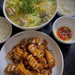 Nhà Có 2 Cô Chú Hơn 70 Tuổi, Tuyển 1 Chị Về Giúp Việc.