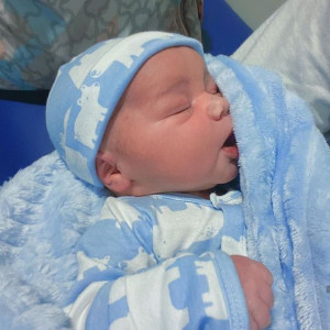 Tìm bảo mẫu chăm em 4 tháng ở quận 12.