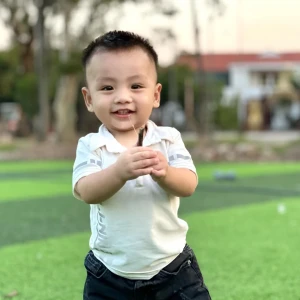 Cần tuyển gấp chị chăm em bé 3.5 tuổi bao ăn ở lại tại Tân Bình.