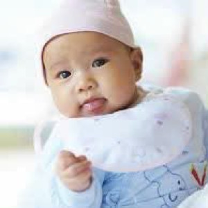 Nhà em đơn chiếc không có người chăm con em đi làm em cần tìm gấp chị giúp việc bao ăn ở tại Q2