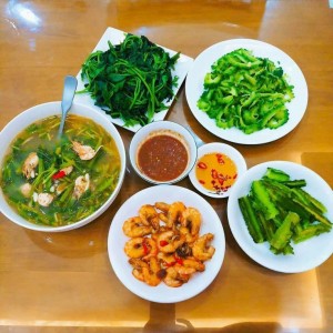 TUYỂN NGƯỜI CHĂM BÀ NẰM MỘT CHỖ : 0978609760 ( có zalo)