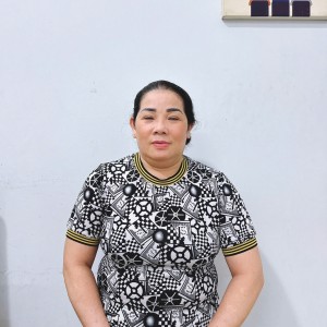 CHỊ QUÊ MIỀN TRUNG , CHỊU KHÓ TÌM VIỆC CHĂM EM BÉ, CHĂM SÓC ÔNG BÀ.