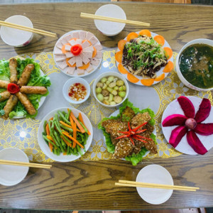 Sáng Nay Em Cần Chị Đến Nội Trợ Giúp Việc Nhà