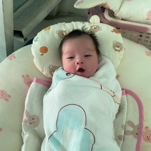 Tìm chị chuyên chăm em bé 4 tháng tuổi : 0978609760 ( có zalo)