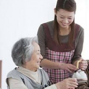 CẦN TUYỂN GẤP CÔ CHĂM BÀ ĐI LẠI ĐƯỢC TẠI QUẬN 1