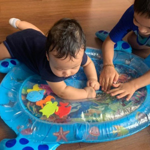 Bé Xoài Muốn Tìm Cô Bảo Mẫu Tới Chăm