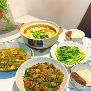 Tuyển chị giúp việc, công việc bao ăn ở lại tại quận 1. Lương 10 triệu.