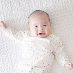 Gấp nhà em có bé 4 tháng tuổi cần chăm sóc tìm cô giúp việc  ăn ở lại quận 1 hcm.