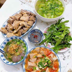 CẦN TUYỂN GẤP CÔ CHĂM SÓC BÀ